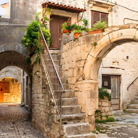 Villa Penava, Private Beach, Pool And 7Min To Trogir Exterior foto